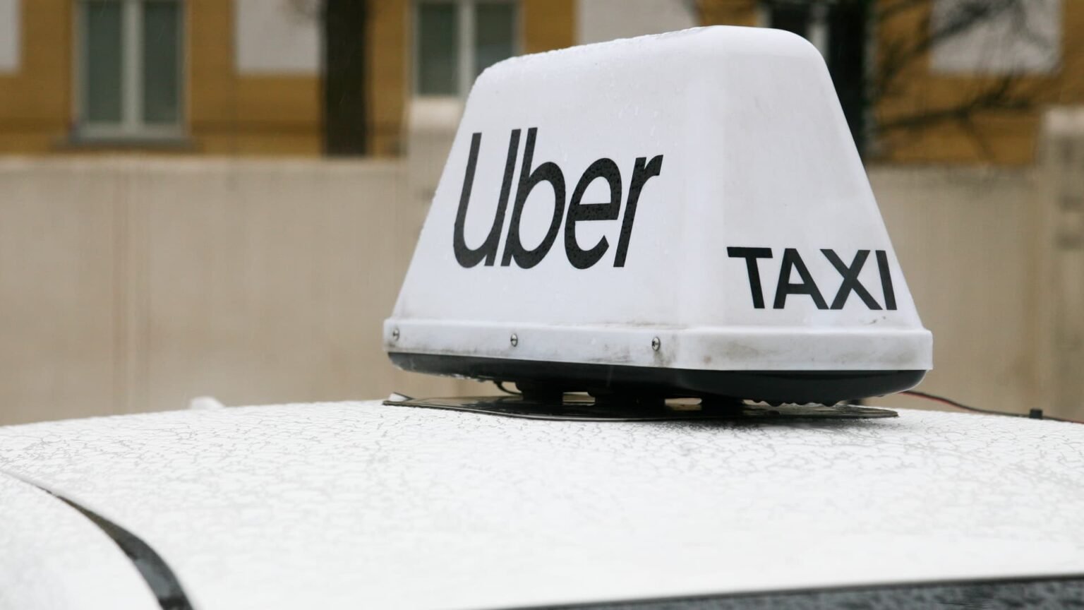 Ride-sharing giants Uber, Lyft jump after Tesla’s ‘toothless taxi’ fails to excite investors