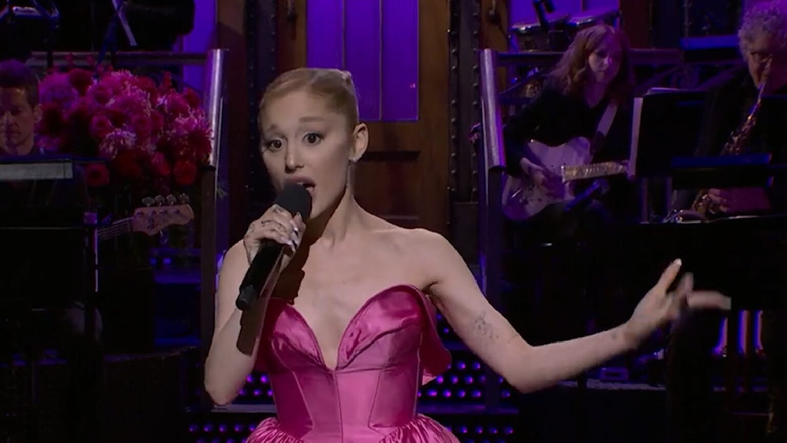 Ariana Grande Mimics Multiple Famous Female Singers in ‘SNL’ Monologue