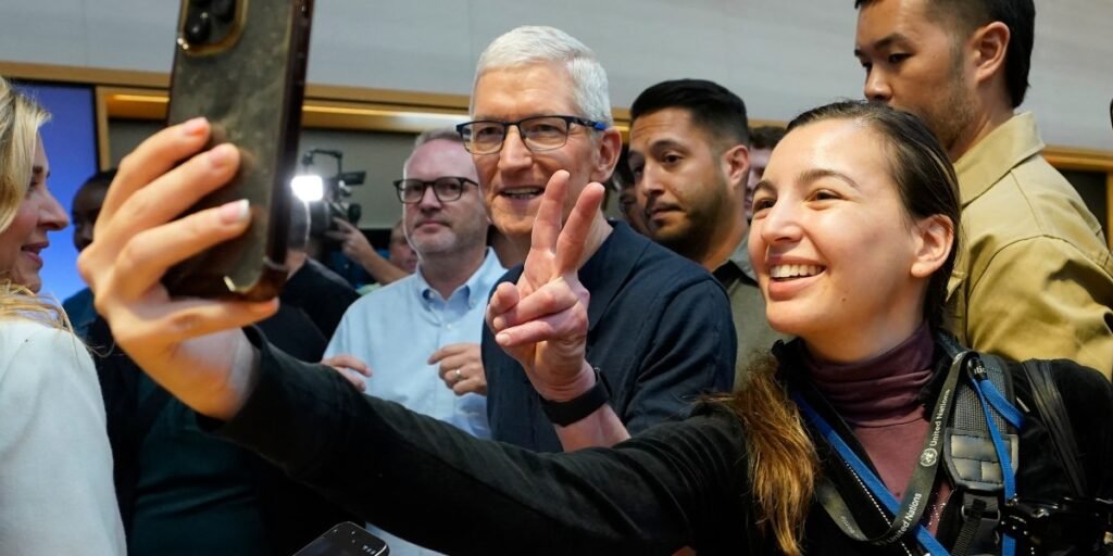 Apple sales grew 6% over the last quarter with a rebound in iPhone demand