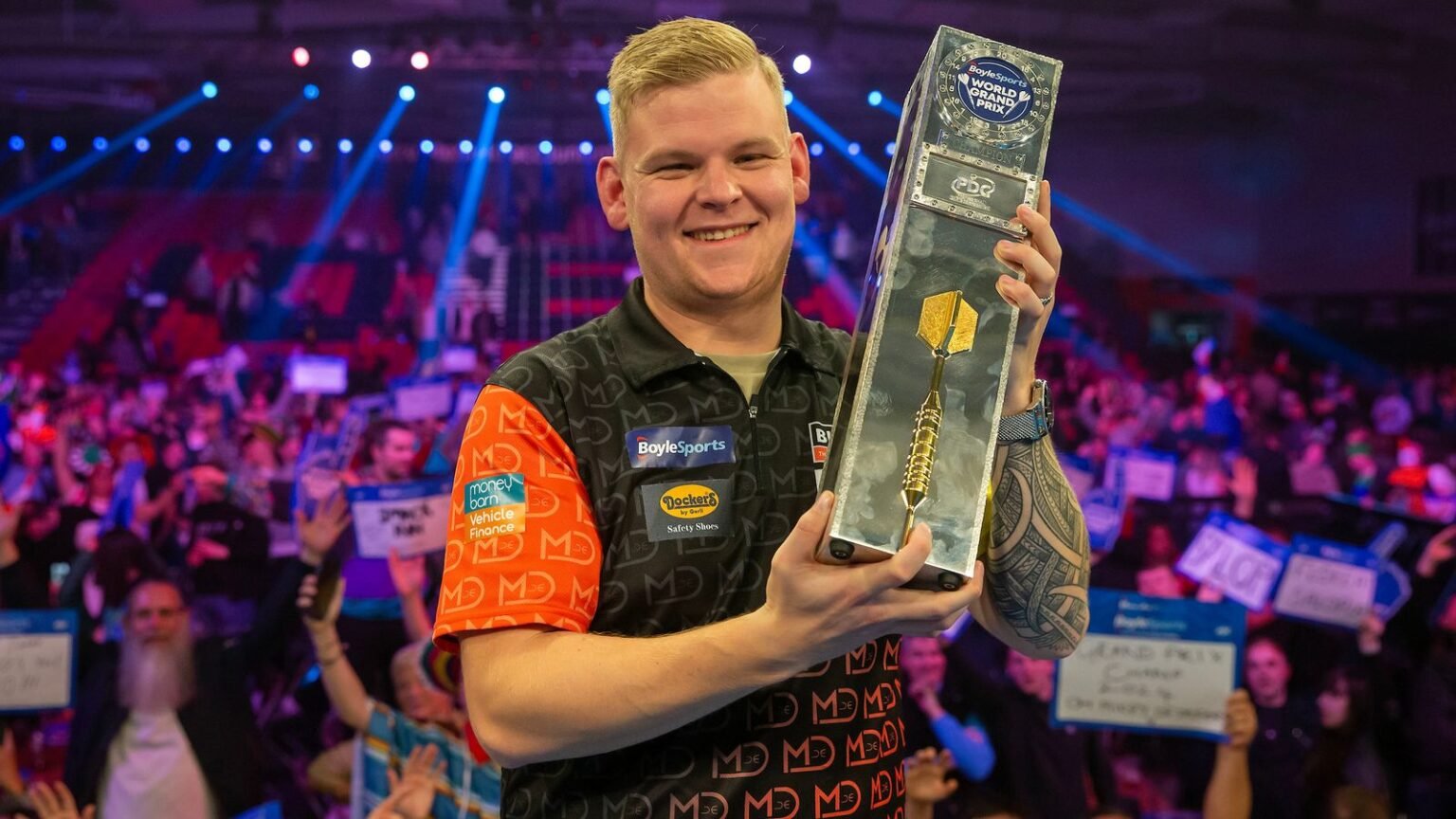 World Grand Prix: Mike De Decker shocks Luke Humphries in epic final to clinch title | Darts News