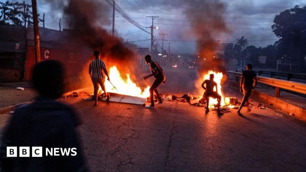 Mozambique unrest: Hundreds flee Maputo jail amid poll protests