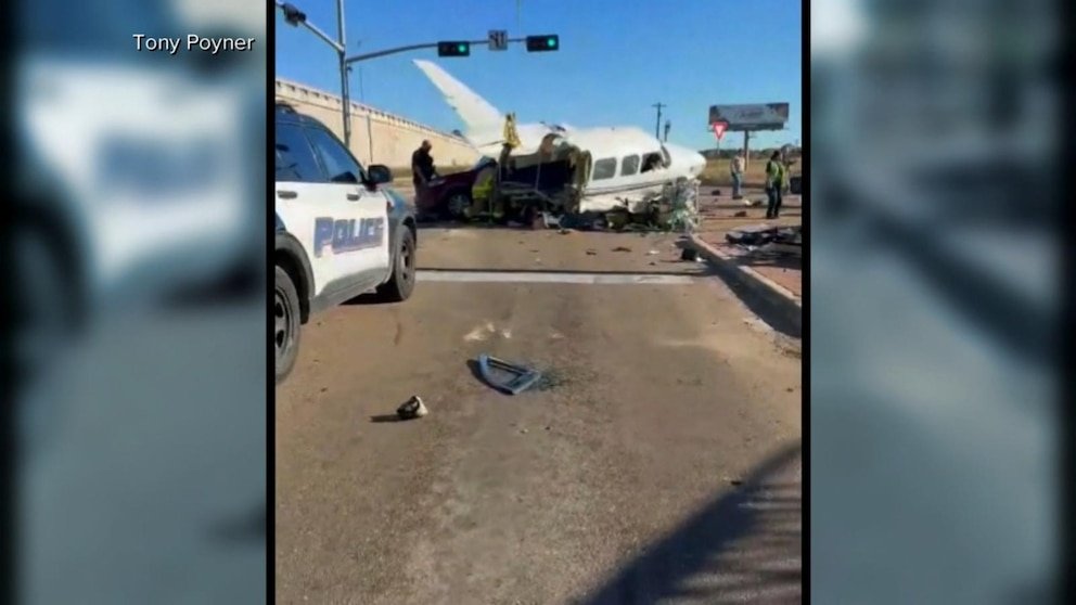 WATCH:  Small plane crashes into 3 vehicles on Texas roadway