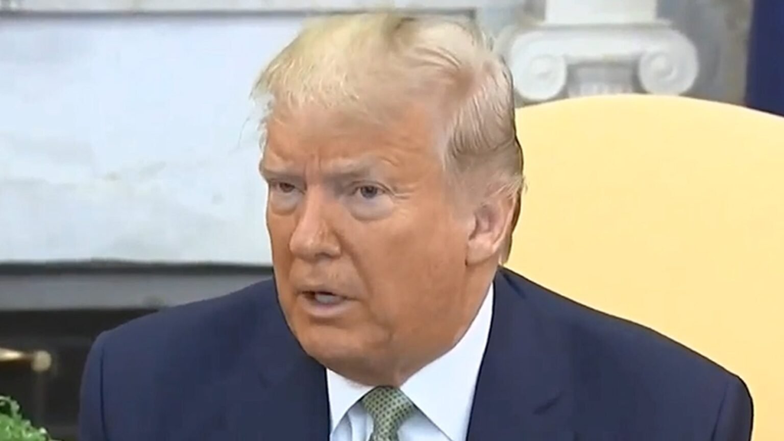 Donald Trump’s Campaign Advisor Passes Out, Falls Onstage: Video