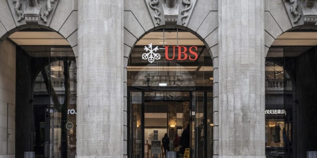 UBS stunned by mafia analogy at whistleblower pressure trial