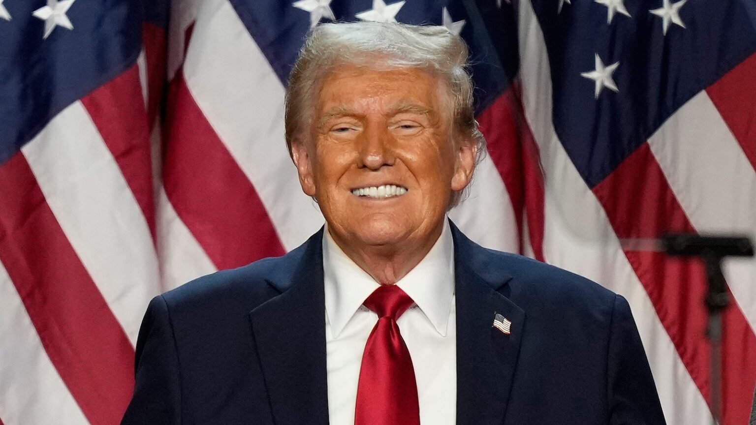 Trump backs dockworkers in fight against automation. The move risks higher prices, experts say