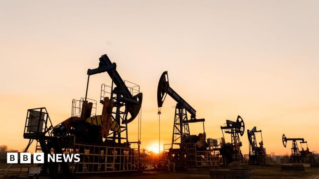 US and UK toughen sanctions on Russian energy industry