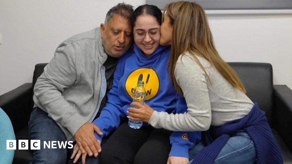 ‘My beauty, you’re home’: Israeli women soldiers reunited with families