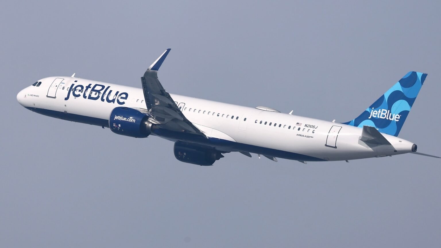 2 found dead in JetBlue landing gear compartment after flight, airline says