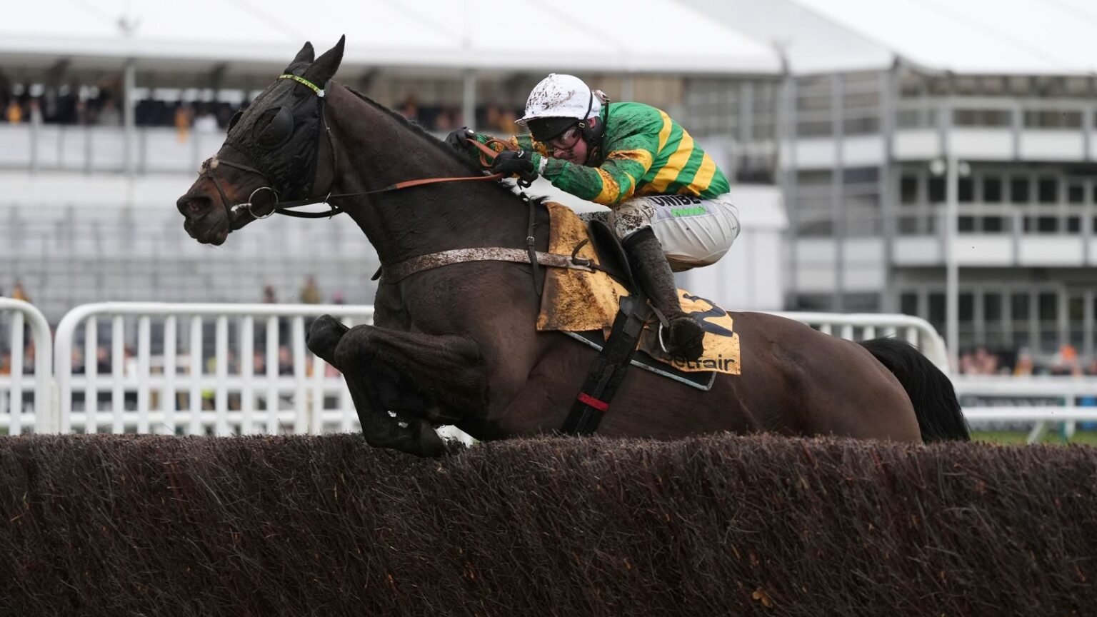 Cheltenham: Chantry House rolls back the years with decisive victory for Nicky Henderson | Racing News