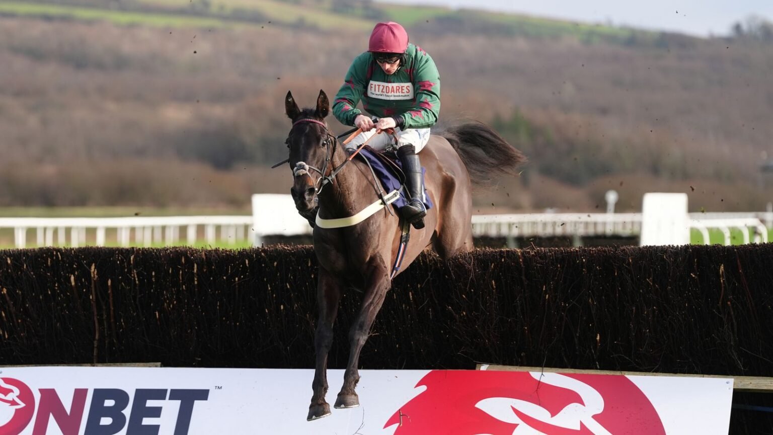 Ffos Las: Handstands always in control for Towton Novices’ Chase triumph for the Ben Jones and Ben Pauling combination | Racing News