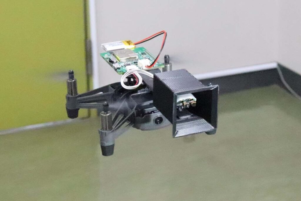Smell-seeking drone uses moth antenna to follow a scent